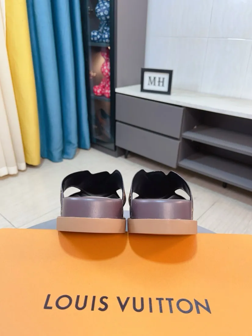 Men's shoes💰300🌹🌹【LV】Multi-color new men's slippers, original quality top version, original special cowhide presbyopia print➕sheepskin on the inside and side, non-slip combination sole, more stable walking, more comfortable and lightweight, high-end and generous, size: 38~44